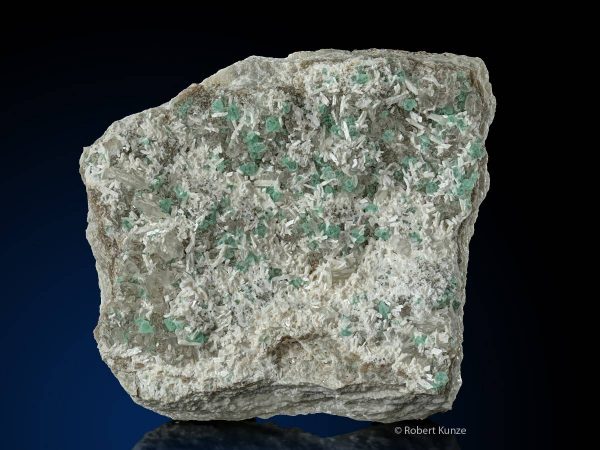 Fluorite, Laumonite - Litice nad Orlici (CZ) Litice nad Orlici, Bohemia, Czech Republic 10 x 9 x 2,5 cm